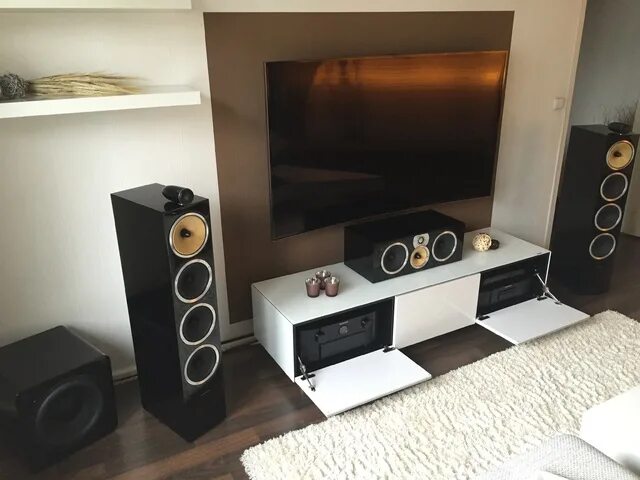 перспектива улицы. интерьер узкой прихожей. улица города. 1 домашний ресивер. Monitor audio silver rx8.