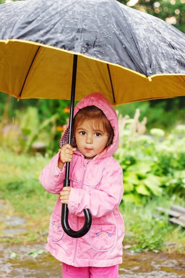 You take an umbrella today. Девочка держит зонтик. Ребенок держит зонт. Take an Umbrella. Дети под зонтиком от солнца Китай.