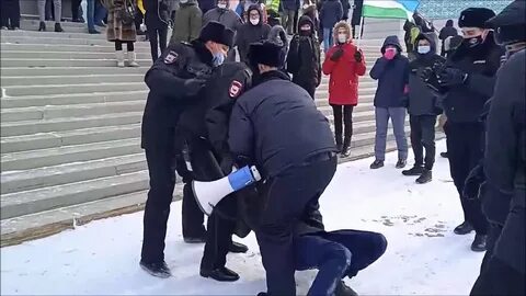 Родственники задержанных