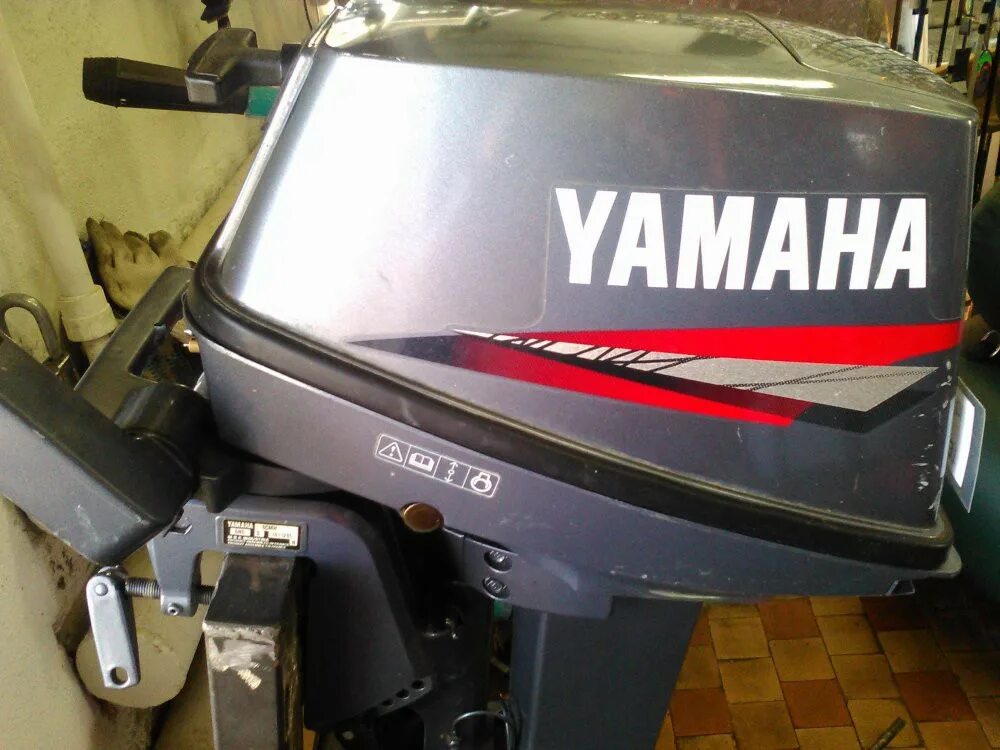 Купить ямаху пермь. Yamaha Лодочный 8. Yamaha 8 FMHS. Мотор Ямаха 8 2 такта. Подвесной мотор Yamaha.