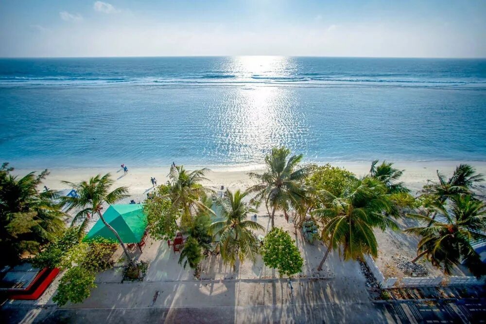 Хулхумале пляж. Хулхумале Мальдивы. Coral Grand Beach Spa Maldives. Coral Grand Beach & Spa 4*. Coral spa