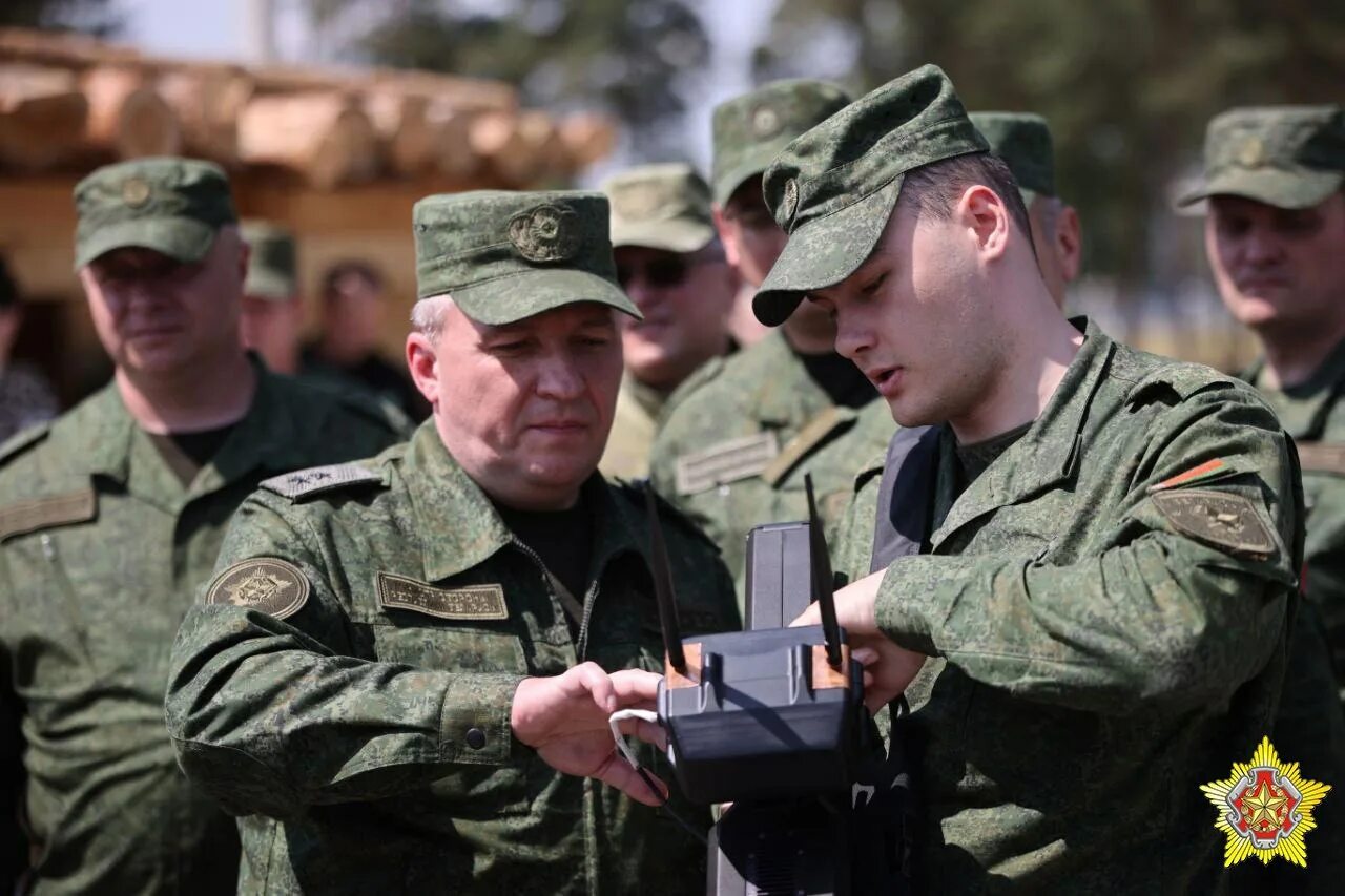 Объявят военное время. Наши военные в Белоруссии. Военный сбор. Военные сборы фото. Армия Беларуси в 2000.