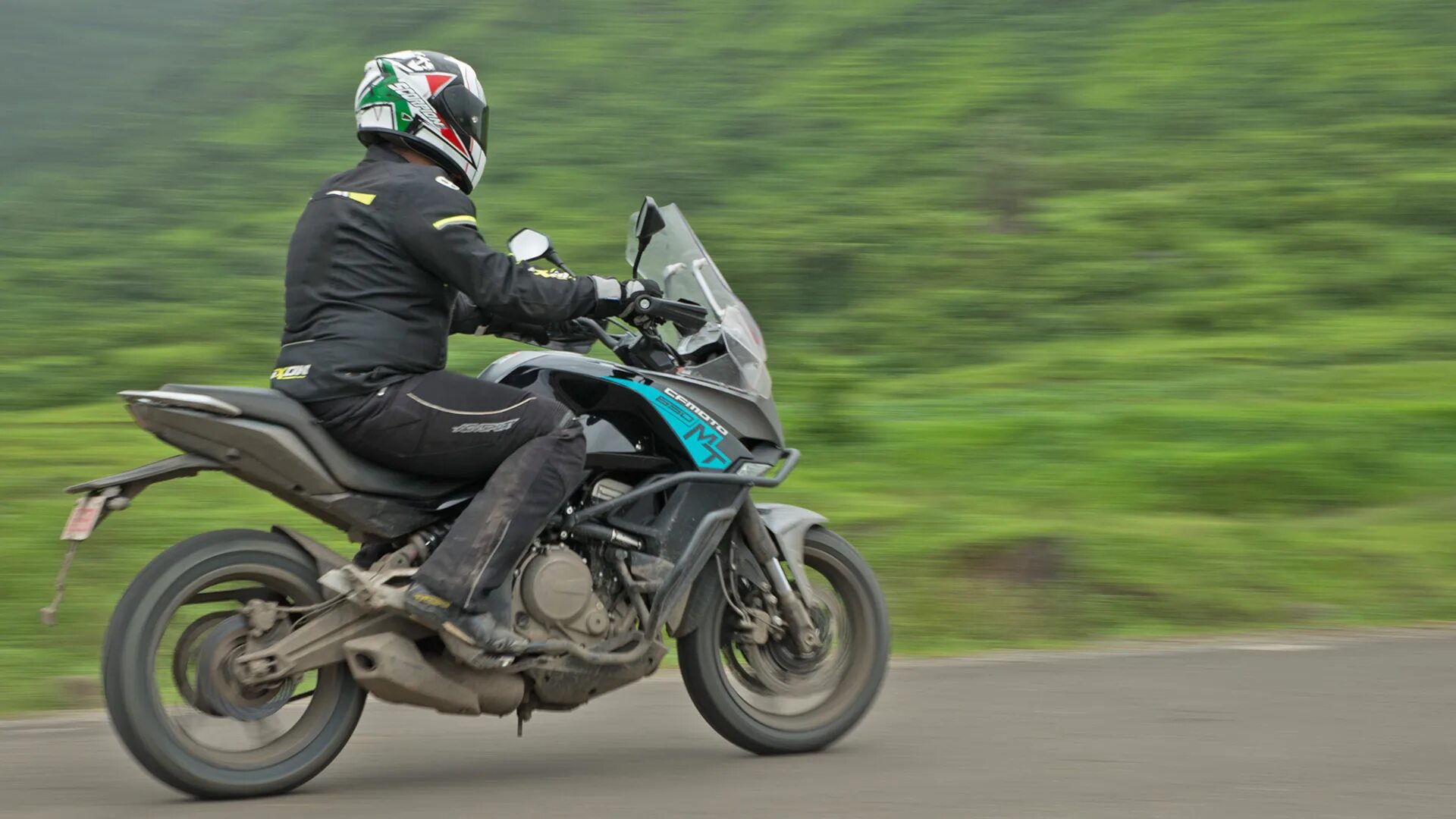 Cf moto 650 gt. Сф мото 650 мт. Cfmoto 650mt. Mt 650. Мотоцикл cfmoto 650 mt (abs).