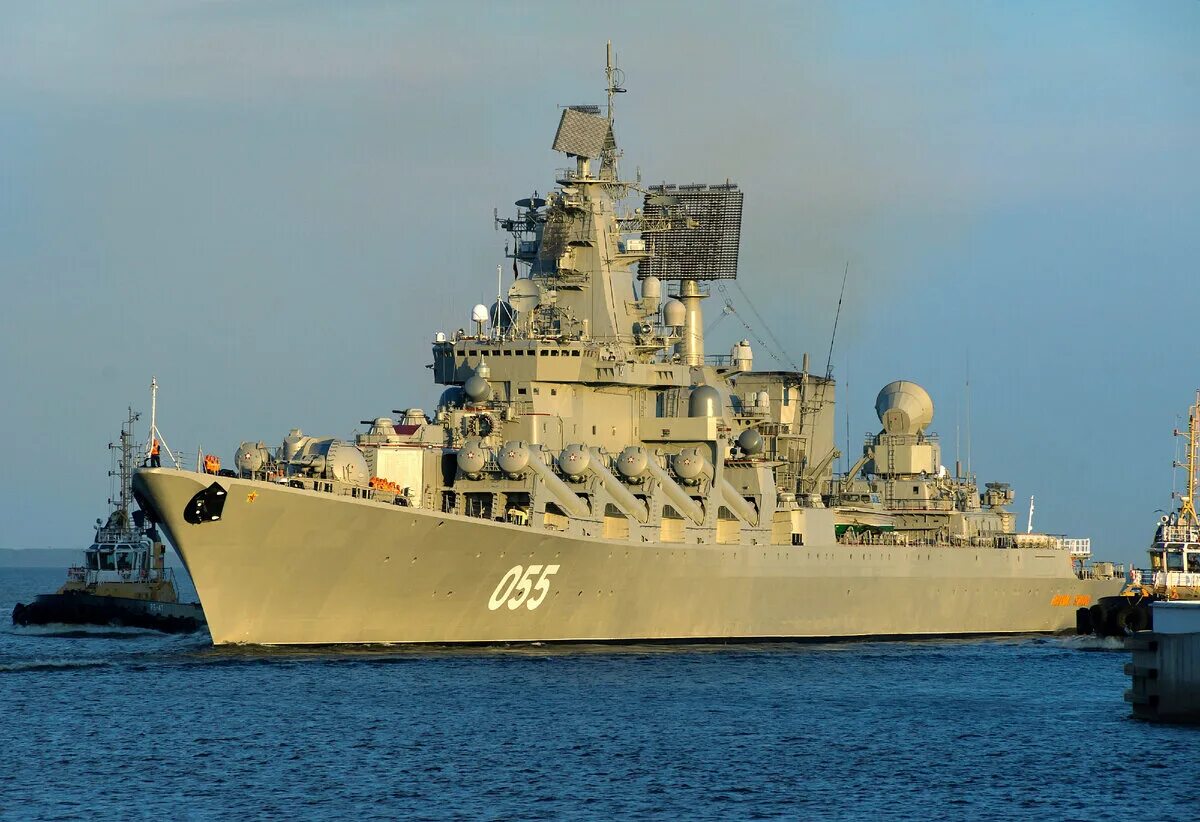 Российские ракетные крейсера. Российские ракетные крейсера. Крейсер варяг 1164. Экипаж ракетного крейсера варяг. Российские ракетные крейсера.