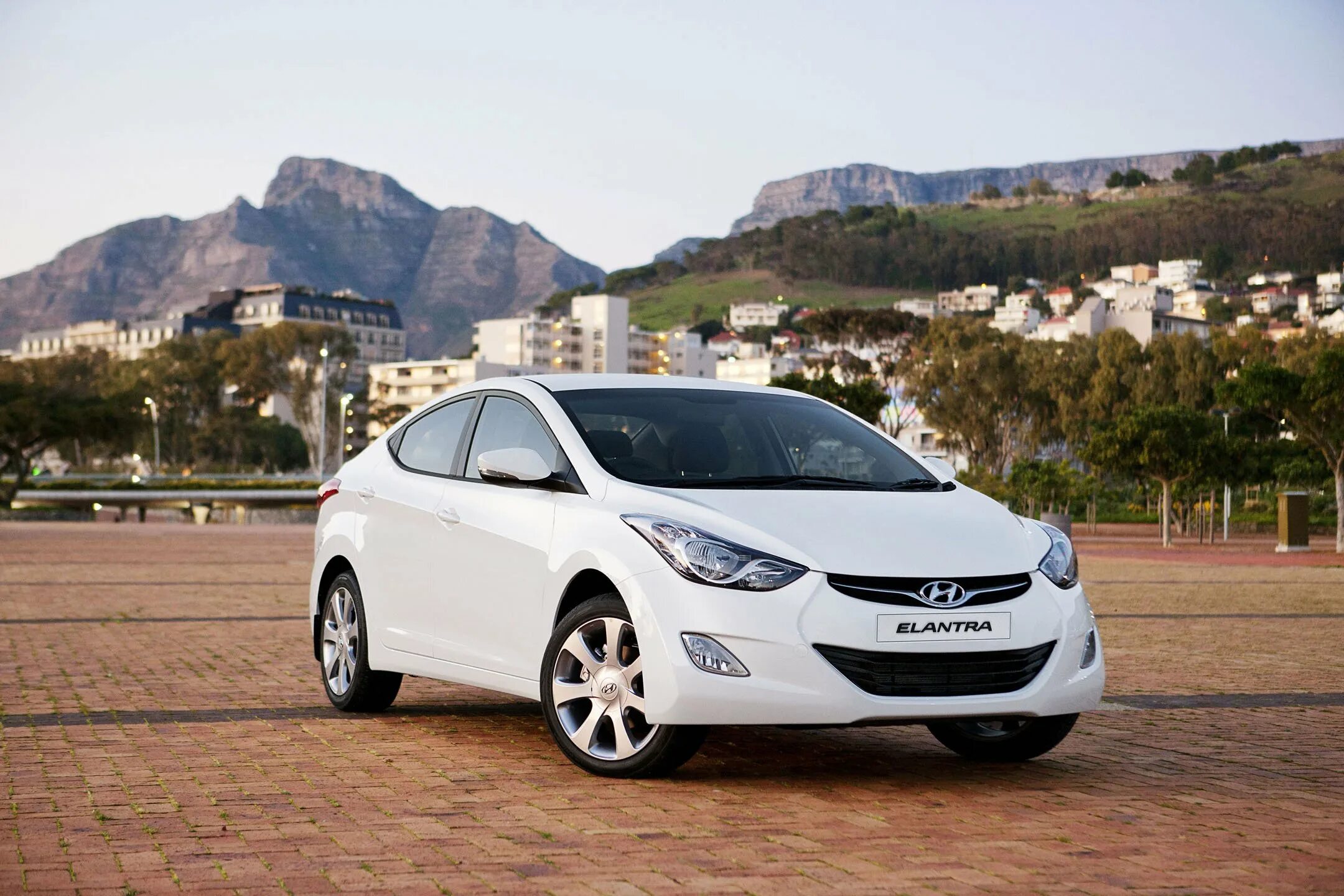 Hyundai Elantra 2014 белая. Хендай Элантра 2014 белая. Hyundai Elantra 2012 White. Hyundai Elantra белая