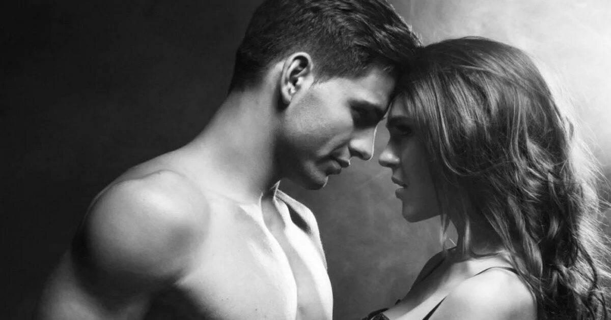 Эмануэла де паула на мотоцикле. Стивен джеймс и ирина шейк. Раздетый мужчина и женщина. Дакота джонсон 50 оттенков серого. Парень и девушка модели.