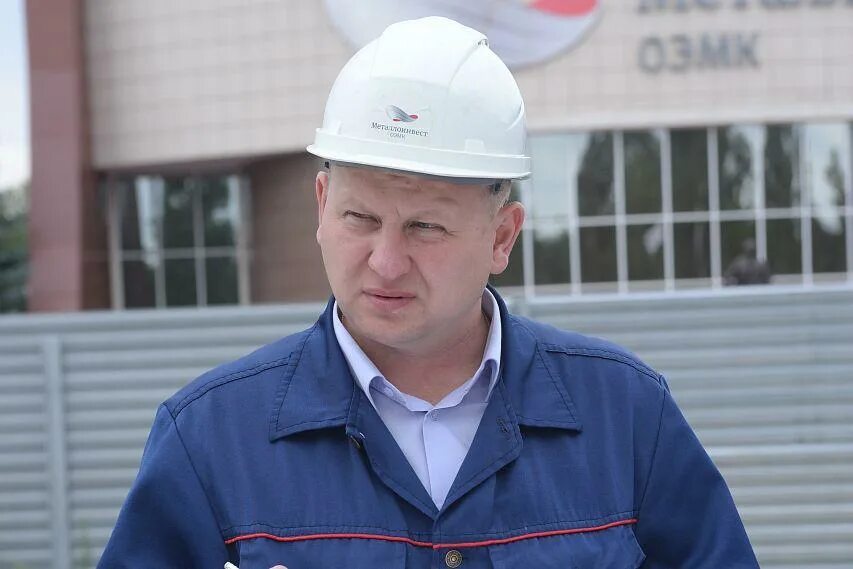 главный инженер капитальное строительство. начальник укс серов. архитектор на стройке. проектировщик на стройке. прораб на стройке.