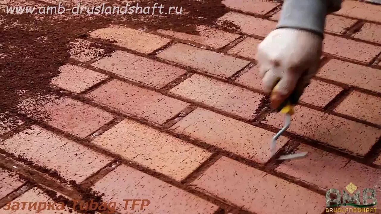 Гидрофобизация тротуарной плитки. Швы тротуарной плитки. Затирка швов тротуарной плитки. Укладка клинкерной брусчатки на бетонное основание. Засыпка швов тротуарной плитки.