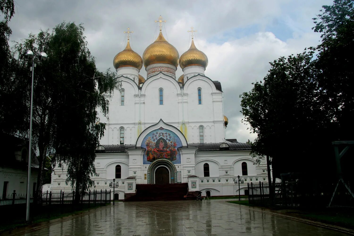 Верхневолжская набережная дом 2. Ярославль беседка на волжской набережной. , 187. Волжская набережная ярославль. Волжский набережная 2 1.