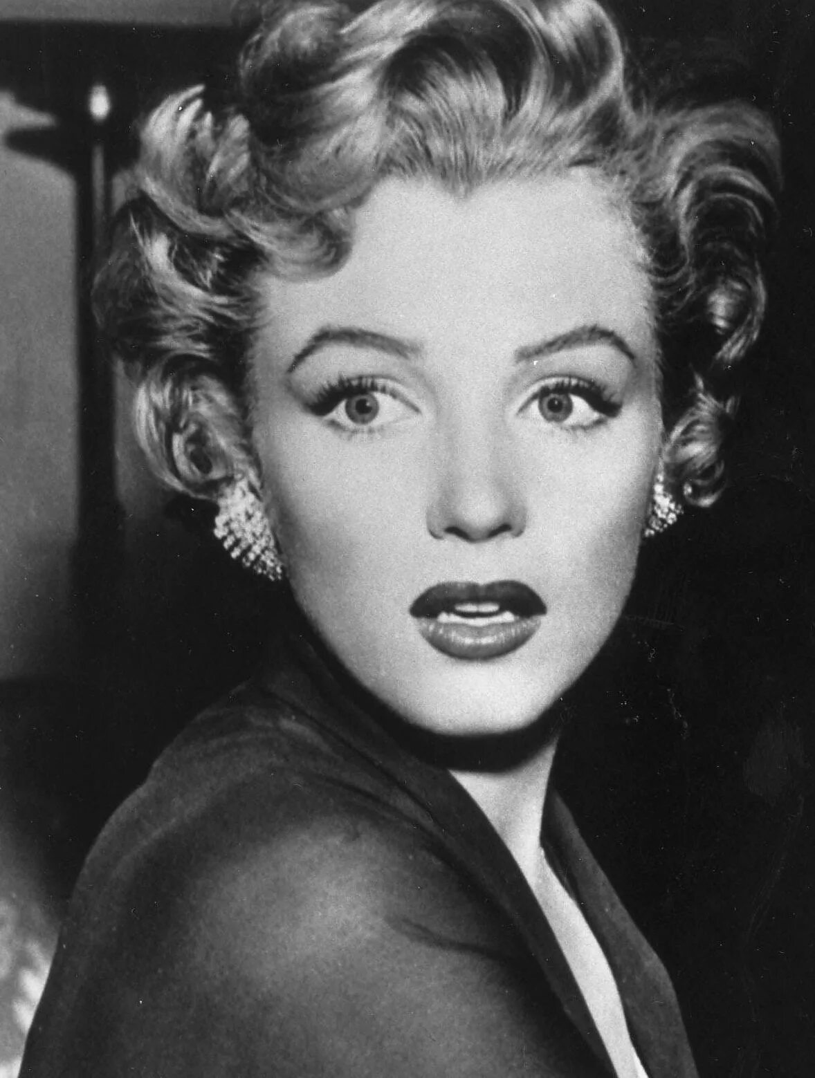 Брови мэрилин монро. Губы мэрилин монро. Цвет монро. Макияж мэрилин монро. Цвет монро.