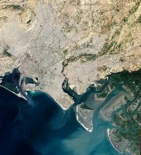 Впадает в аравийское море
