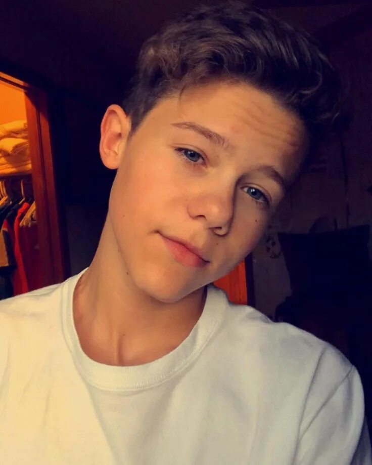 Мальчик 11 лет селфи. Красивые мальчики 10. Bradley мальчик. Серж old boy. 16 old boy.