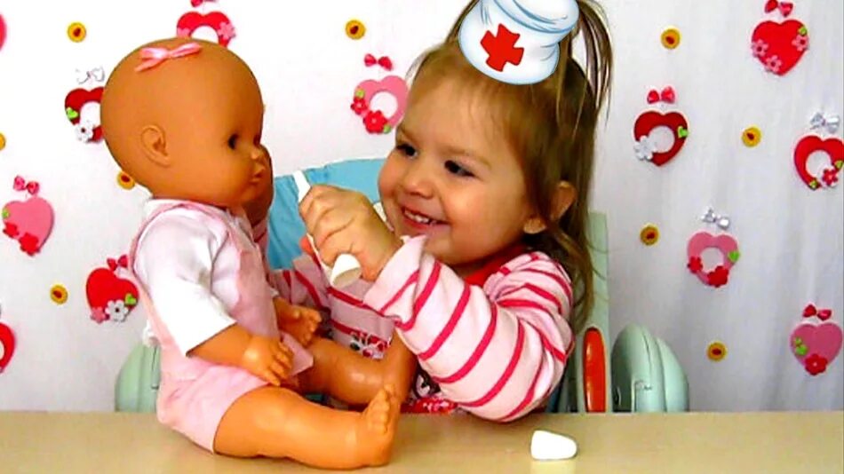 Игры с куклами. Дочки матери игра. Куклы для девочек. Игра Дочки матери для детей. Игрушки для девочек 3 года.