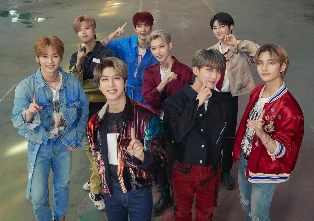 Группа Stray Kids 2021. Группа Stray Kids 2020. K-Pop группа Stray Kids. Stray away