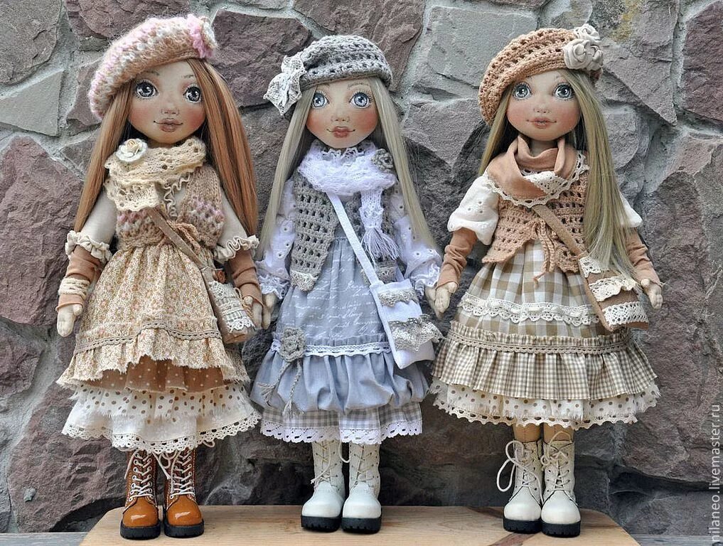 Платье для текстильной куклы