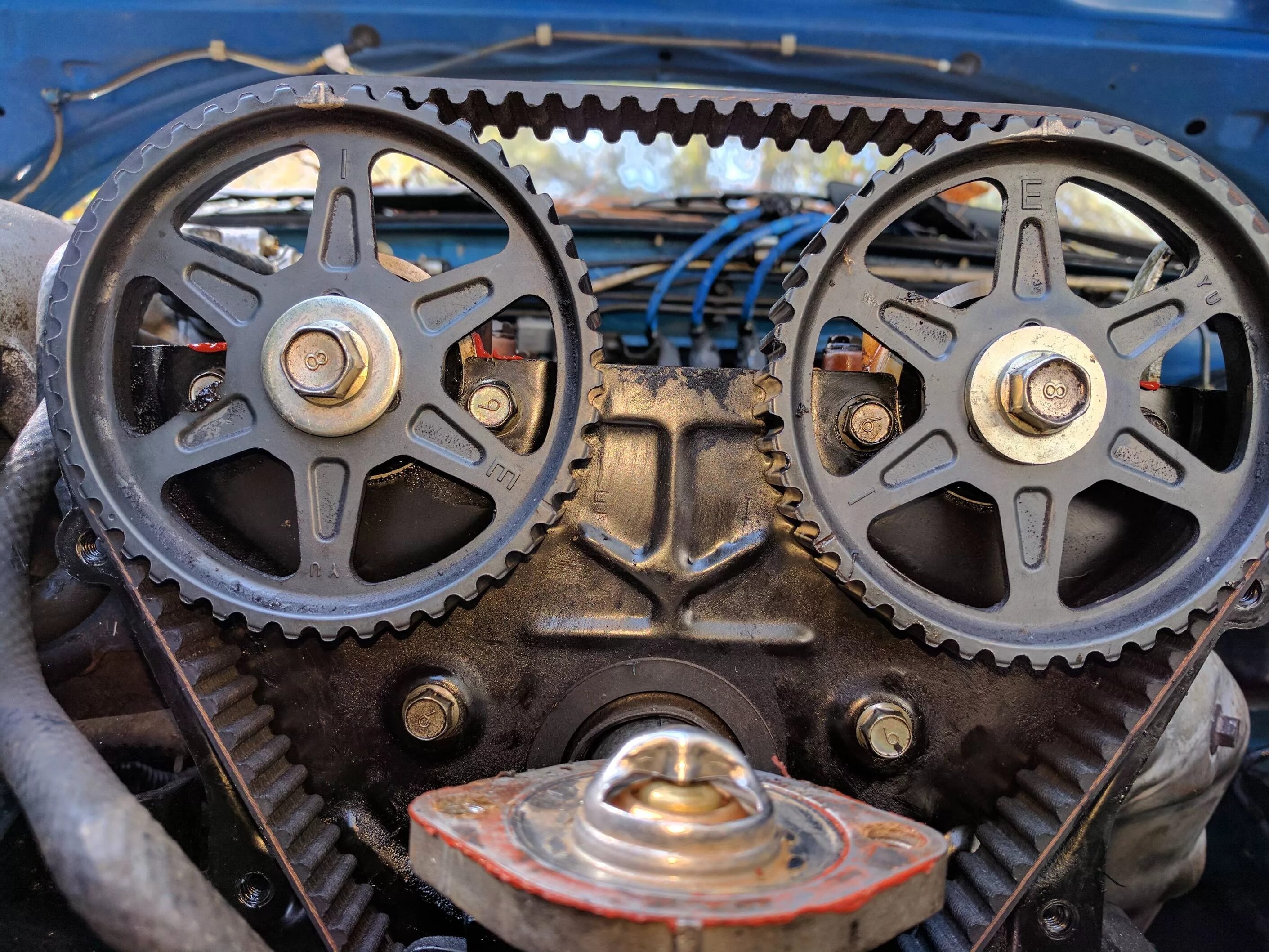 G4hg обрыв ремня грм. Разрыв ремня грм. Обрыв ремня грм приора. Рваный ремень грм. Обрыв ремня грм ваз 2110.