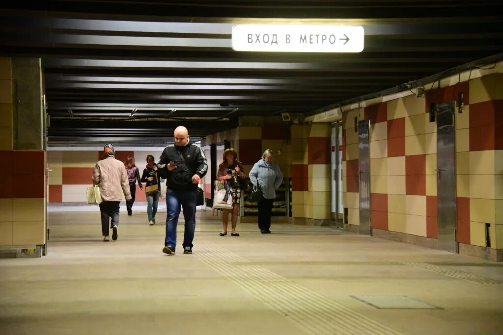 До каких работает переход в метро. Метро варшавская вестибюль. вестибюль станции метро варшавская. вестибюль станции варшавская. южный вестибюль метро каширская.
