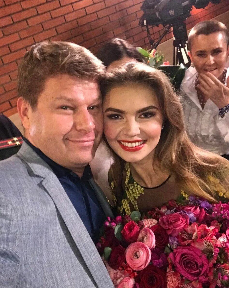 Алина Кабаева на фестивале художественной гимнастики в платье с гербом на груди