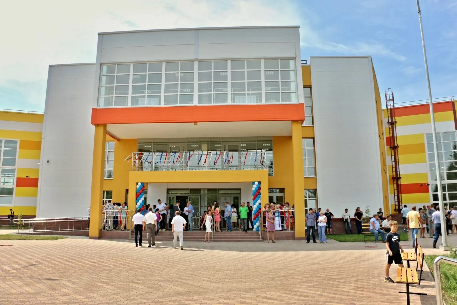 Бассейн орбита самара. Бассейн виктория хворостянка самарская. Авангард алексеевский район самарская область. Физкультурно-оздоровительный комплекс орбита. Стадион маяк самара.