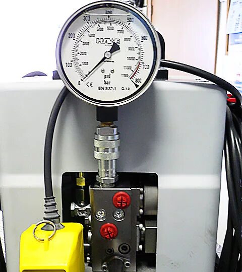 Блок гидравлический распределительный четырехсекционный 700бар. Станция гидравлическая насосная для гайковертов; 700 бар, garwin pro 541510-1. 700 бар. Пневматический гидравлический насос 700 бар. Мо 1000 манометр гидравлический.