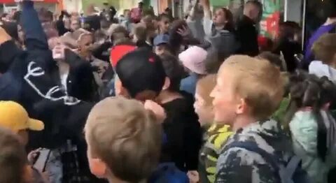 Трем детям раздали