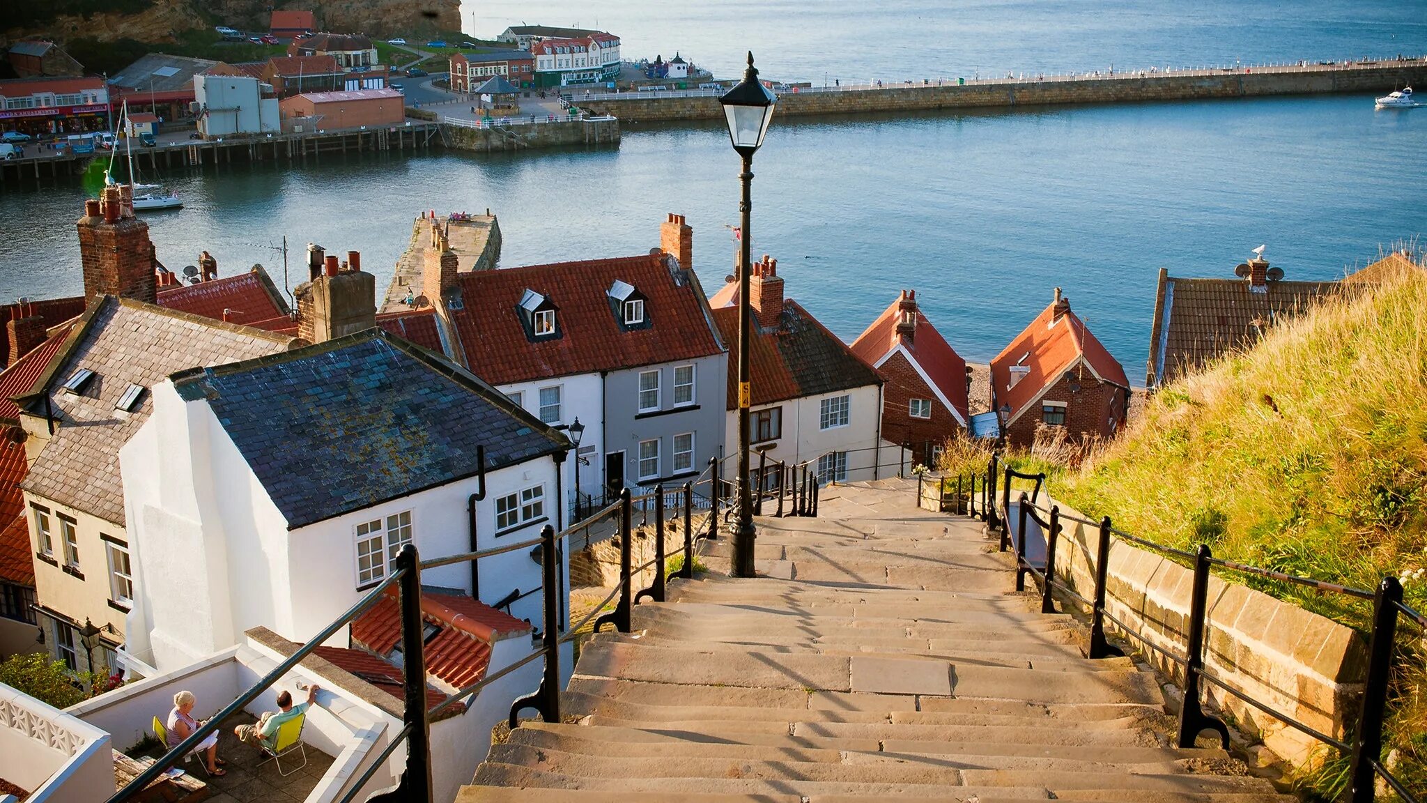 Towns in england. Уитби Англия. Юг Англии. Деревня Уитби. Стайтес Англия.