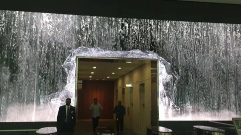 Стекающий водопад
