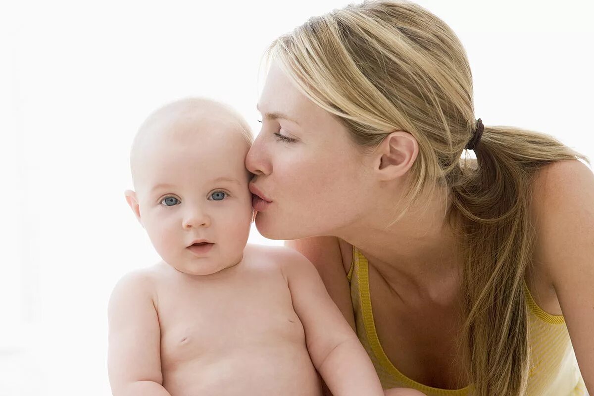 Две женщины средних лет. Love mommy. Love mom. Мом это орчид. Мама обнимает малыша.