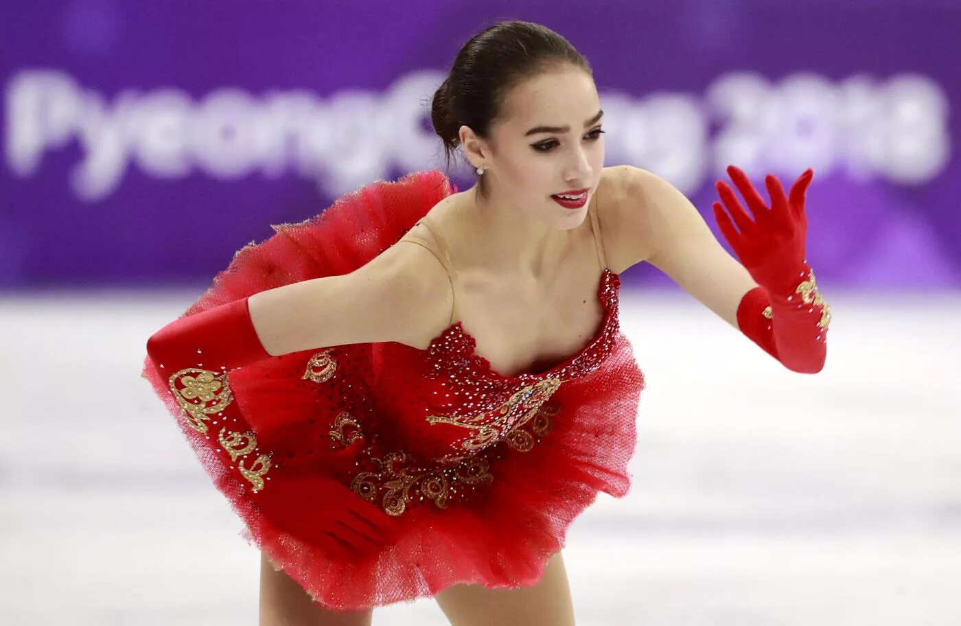 загитова в красном платье