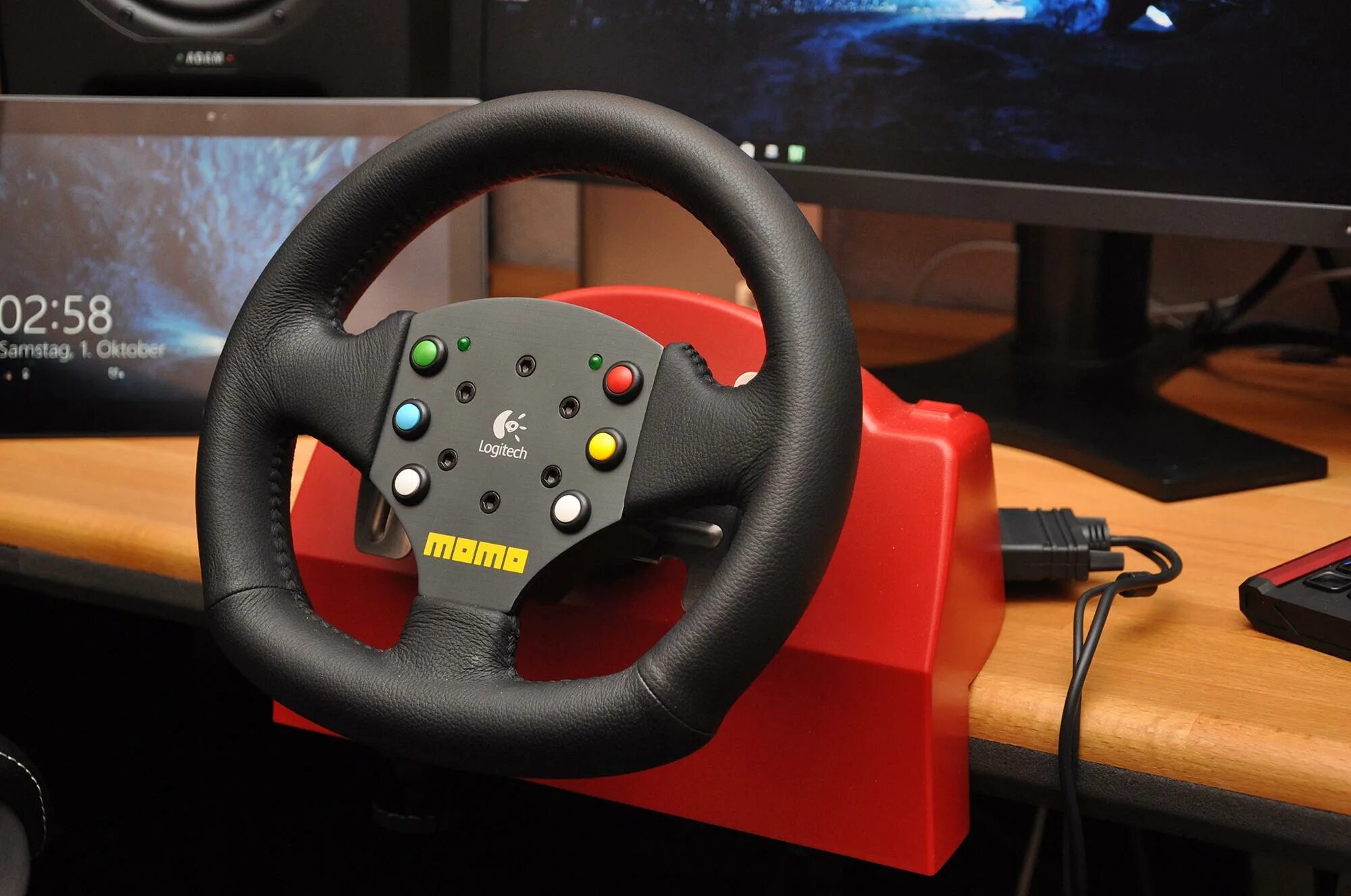 Драйвера на руль logitech momo racing. Логитеч Momo Force Racing Wheel. Logitech Momo Racing Wheel. Руль Logitech Momo Racing Force. Momo Racing Force feedback Wheel.