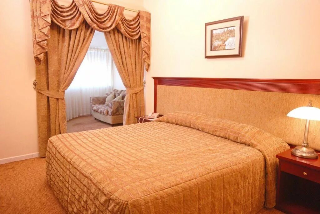 Аль бустан отель. Al Bustan Hotel 4 Шарджа. Al Bustan Hotel Flats Apartment (Шарджа). Al Bustan Hotel Sharjah 4* фото. Аль Бустан Шарджа пляж.