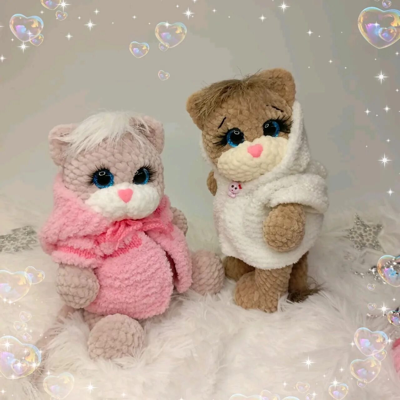 Гламурная кошечка крючком. Вязаный котенок. Вязаная игрушка кот. Вязаные игрушки кошечки. Вязаные котики крючком.