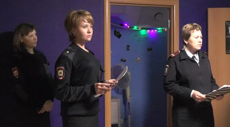 Пдн инспектор по делам несовершеннолетних. Следователь пдн. Сотрудница пдн. Полиция по делам несовершеннолетних. Сотрудники пдн саратов.