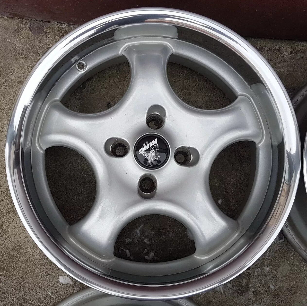 Диски с полкой r15 4х98 woltech racing. Литье р15 4х100 титан. Литые диски dezent r16 4х100. 4х98 4х100 диски. Всмпо астра r14.