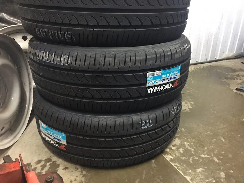 Yokohama bluearth gt купить. Yokohama BLUEARTH AE-01 205/55r16 91h. Yokohama BLUEARTH ae01. Yokohama Blu Earth ae01 205/55 r16. Yokohama BLUEARTH-XT ae61 215/55 r17.