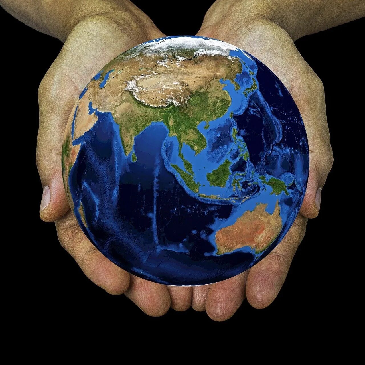 Погода земной шар. Земной шар. "И на земли мир…". Земной шар в руках. Планета земля шар.