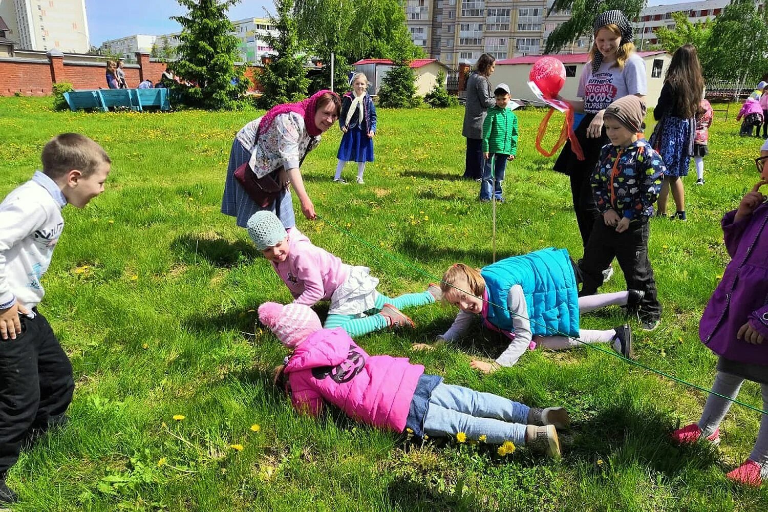 Последний день в школе перед летними каникулами. Школа перед каникулами. Последний день в школе перед летом. Последний день школы перед каникулами. Лето перед школой