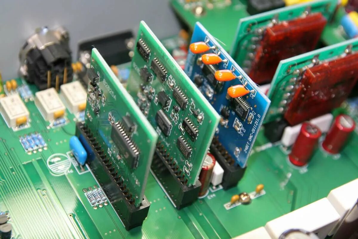 E. Msi p43-c51. Cd-проигрыватель c. C e c 51. C.