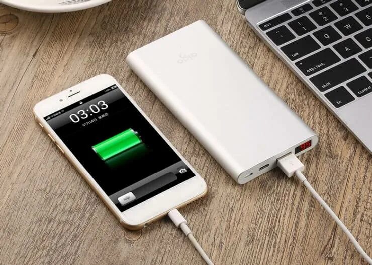 Как пользоваться повер. Юсб зарядка от power bank. зарядка для айфона повербанк. паурбек зарядка для айфон. внешний аккумулятор айфон повербанк.