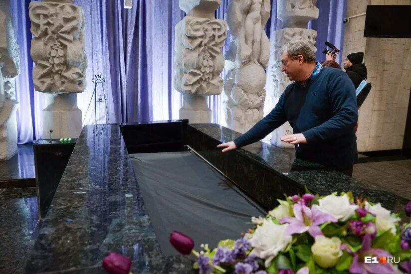 Шафировский крематорий печь. Кремация в екб. Кремирование человека в москве. Екатеринбург кремация людей. Крематорий симферополь.