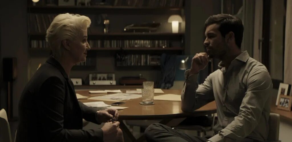 Невидимые персоны. Кино человек невидимка 2000. Кевин бейкон невидимка. Человек невидимка 2020 элизабет мосс. Невидимка фильм 2020.