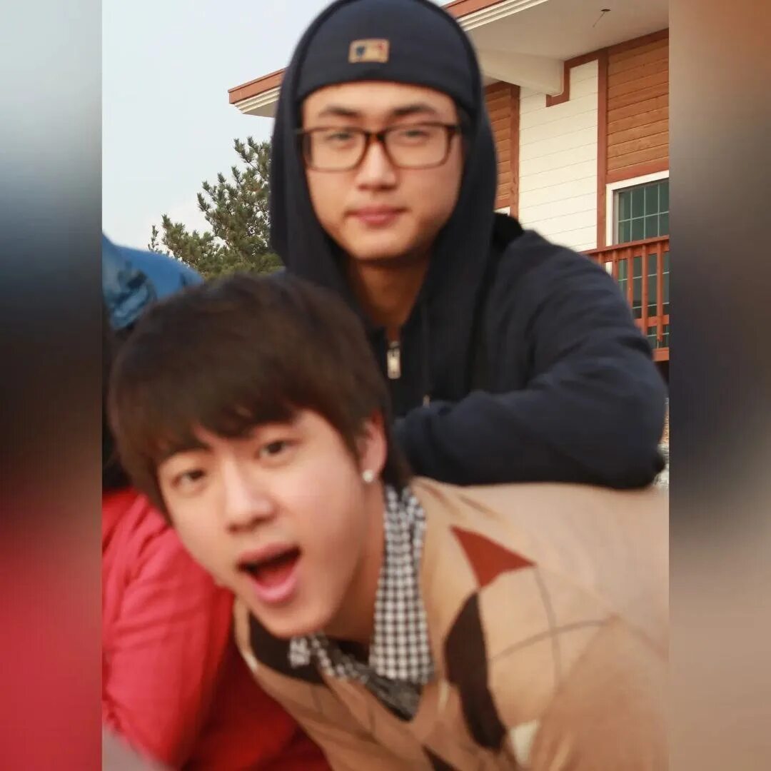 Мой брат джин. Bts в костюмах. Мой брат джин. Bts ava. Мой брат джин.
