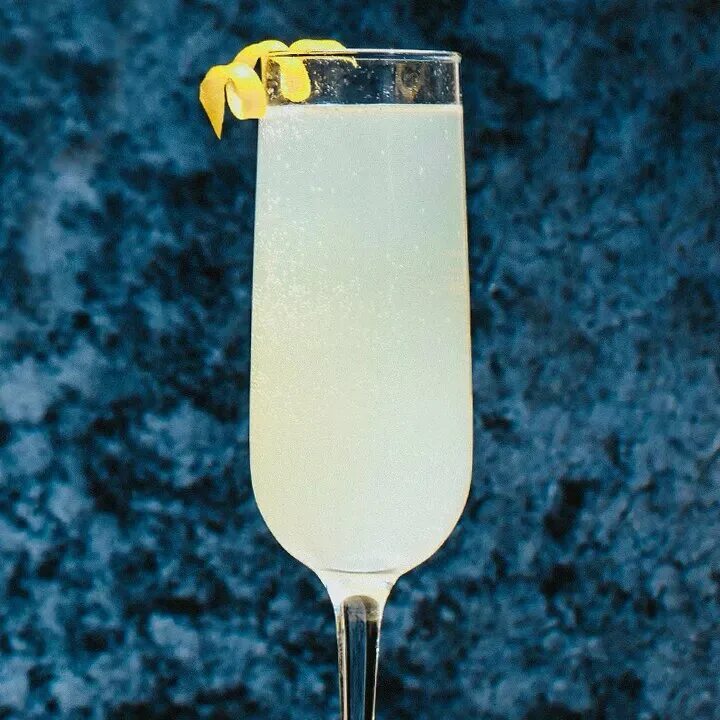 Френч 75 рецепт. French 75 коктейль. Френч 75 коктейль. Коктейль френч. Коктейль френч 75 фото.