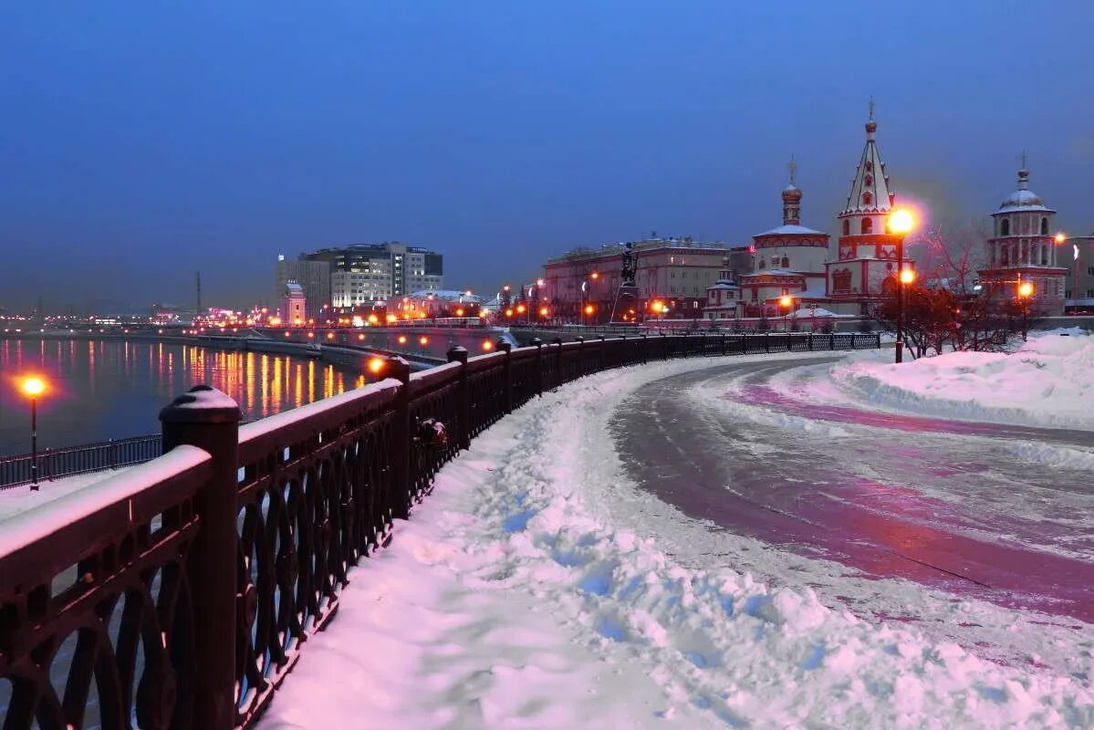 Нижний новгород иркутск время. Иркутск набережная зима. Набережная Иркутска зимой. Набережная Байкальская Иркутск. Набережная Иркутска ночью.