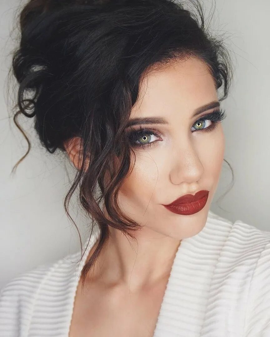 Пиа ромеро. Яркий макияж для брюнеток. Меган фокс (megan fox). Макияж с красной помадой. Макияж с красной помадой.