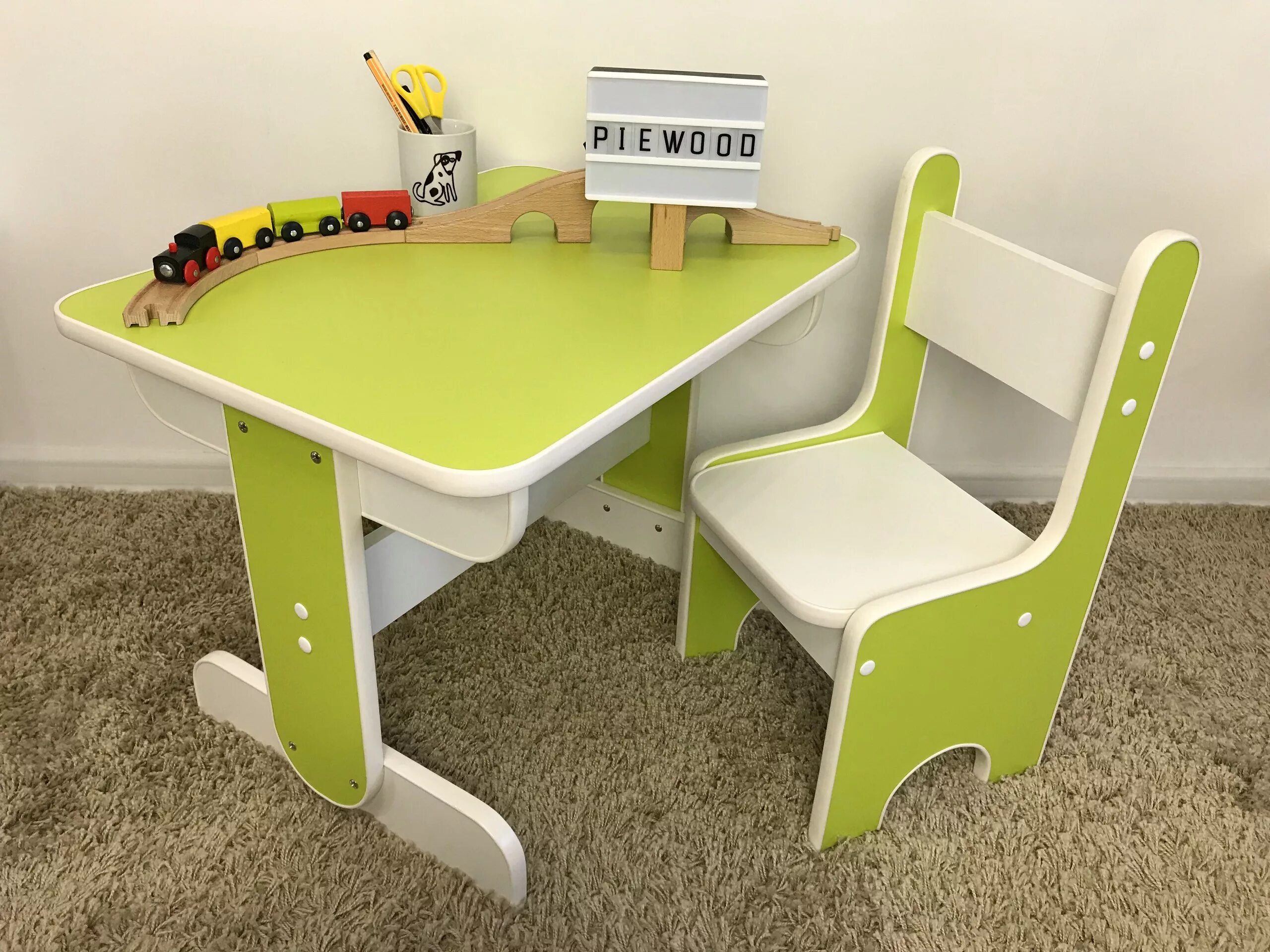 Столы детские москва. Детские столы. Детский стол и стул. Столик детский со стульчиками. Детский стул и стол для малышей.