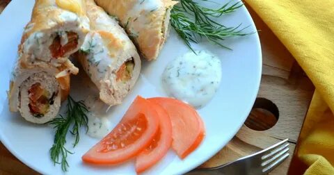 Рулет с помидорами и сыром