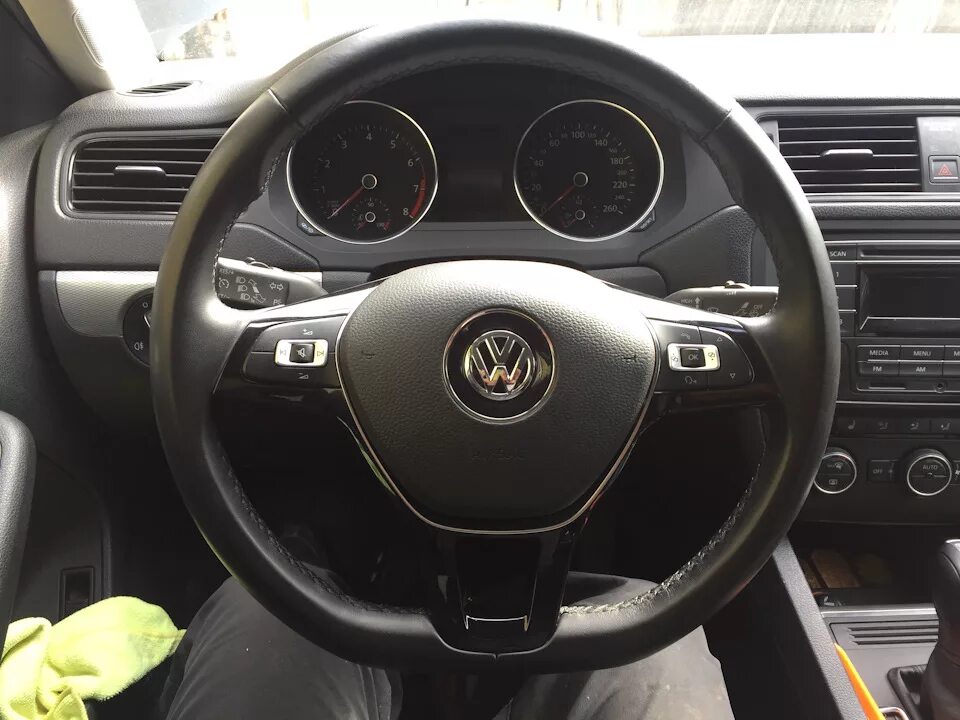 Мультируль vw jetta 6. Мультируль jetta. Мультируль фольксваген джетта 6. Подрулевые лепестки скоростей vw jetta 7. Мультируль jetta 6.
