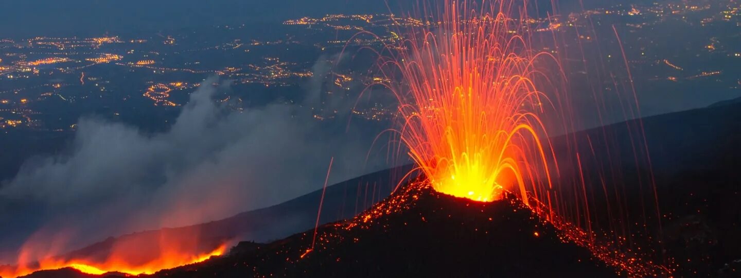 Вулкан Везувий. Флегрейские поля супервулкан. Самый большой вулкан Этна в Италии. Город Этна США.