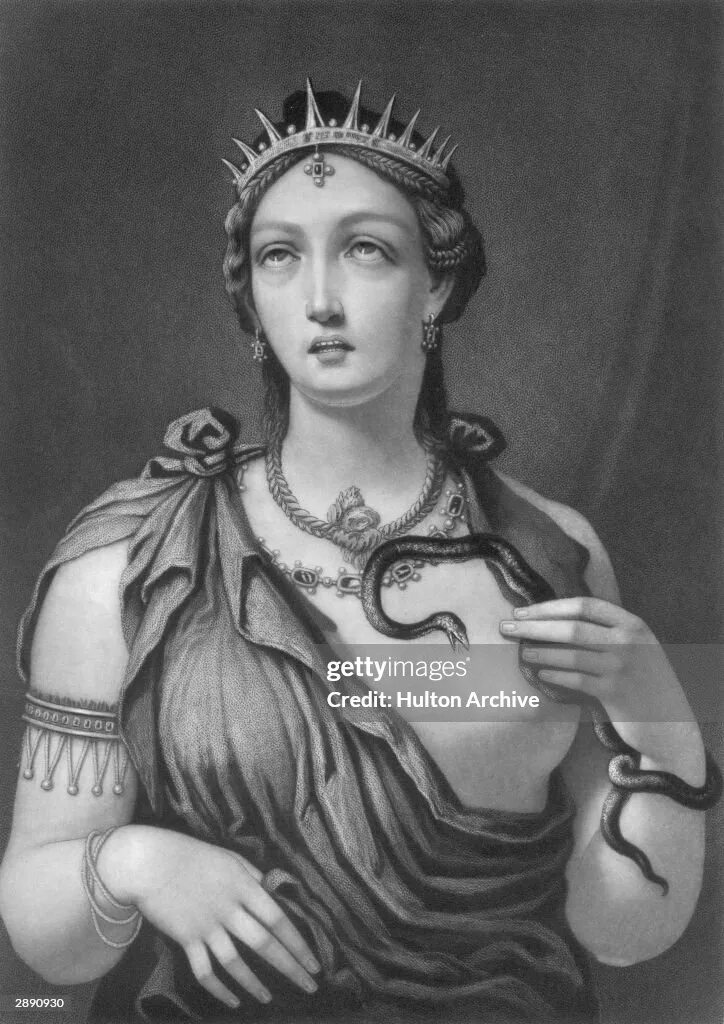 Какую роль сыграла клеопатра в поражении антония. Клеопатра 1899. Клеопатра Гоголева. Клеопатра портрет. Клеопатра Гумилевская.